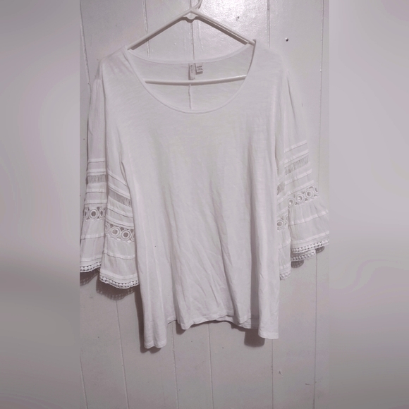 White 3/4 Sleeved white top - Picture 1 of 3